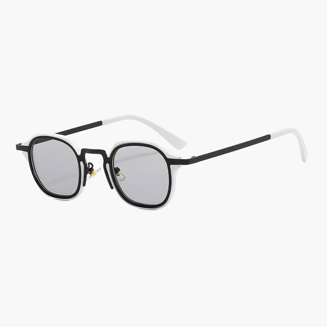 CAPRI. black/white