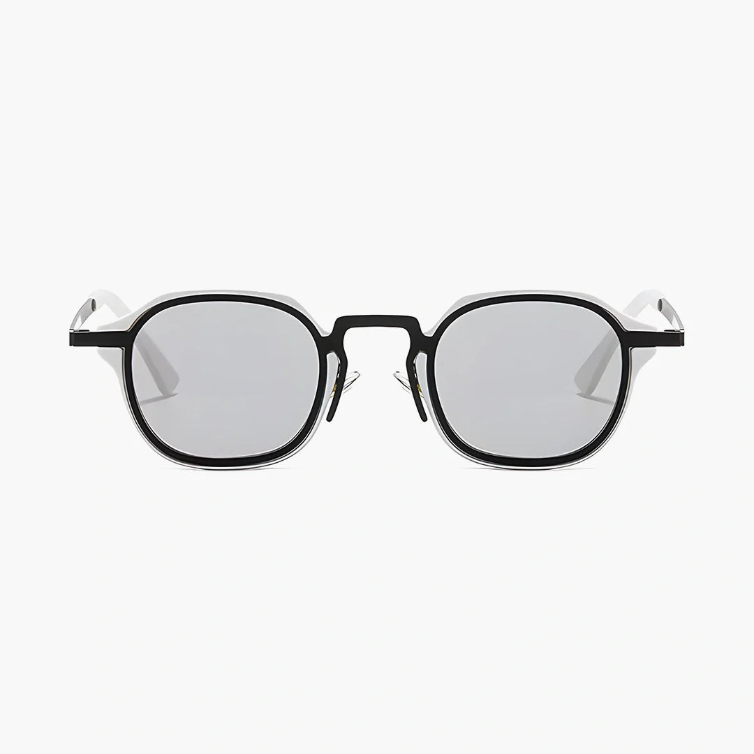 CAPRI. black/white
